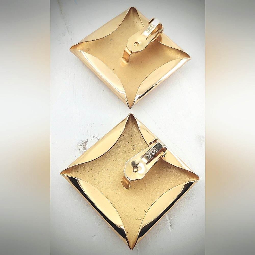 Large Napier Gold Tone Square Clip Earrings - Picture 5 of 8